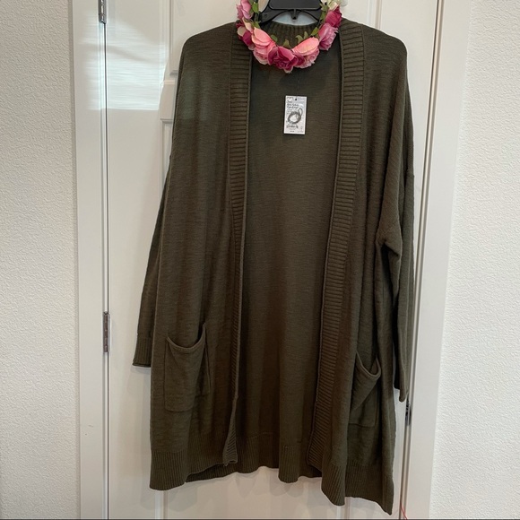 Women's Sonoma 3X Plus Green Cardigan. - Picture 4 of 9